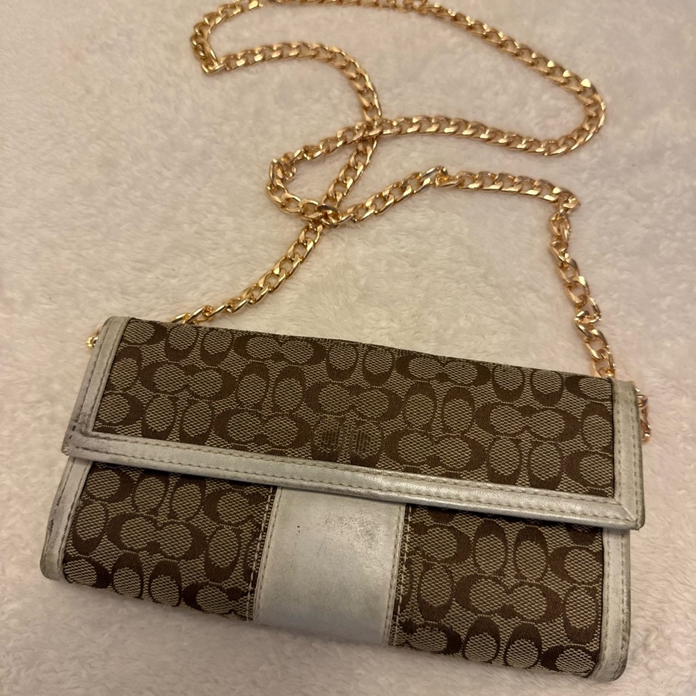 Coach wallet with free gold chain